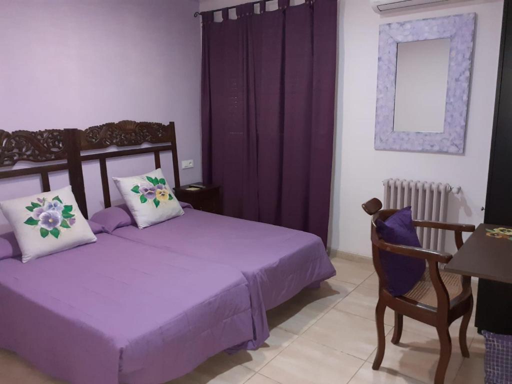 Postel nebo postele na pokoji v ubytování Hostal Can Massot