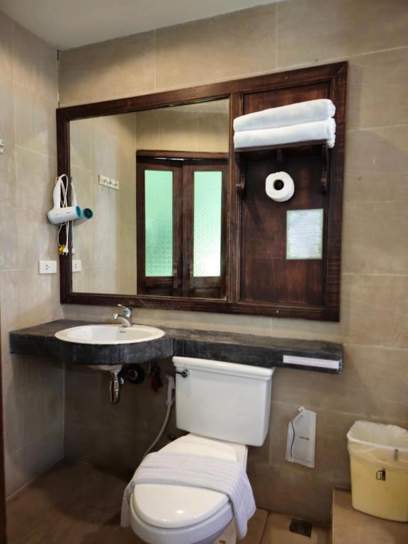 Koupelna v ubytování Baan Panwa Resort