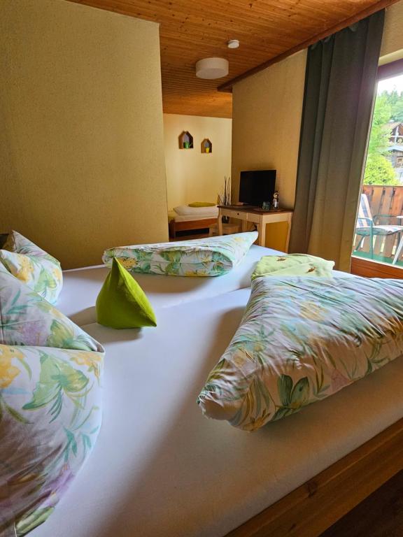 Pension Schatzkisterl - Chambre Double Avec Balcon (2 Adultes + 1 Enfant)