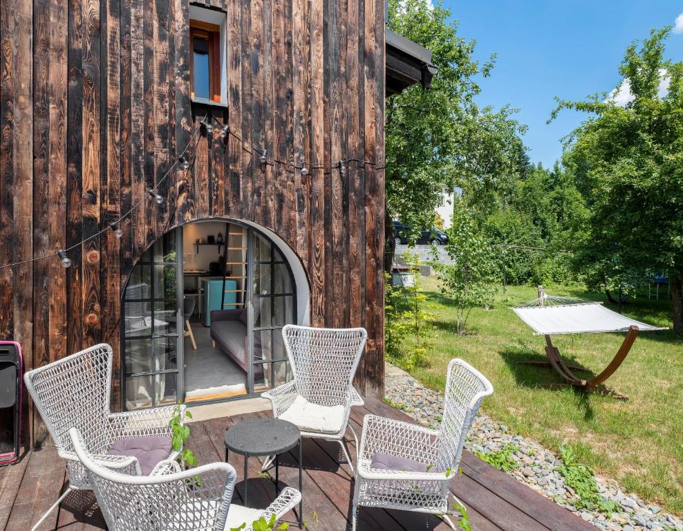 Zahrada ubytování Tiny House, podkrovní apartmán a apartmán s výhledem do zahrady