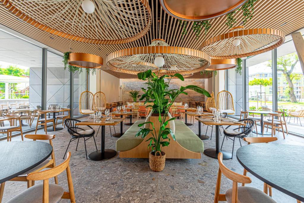 Restaurace v ubytování REED Luxury Hotel by Balaton