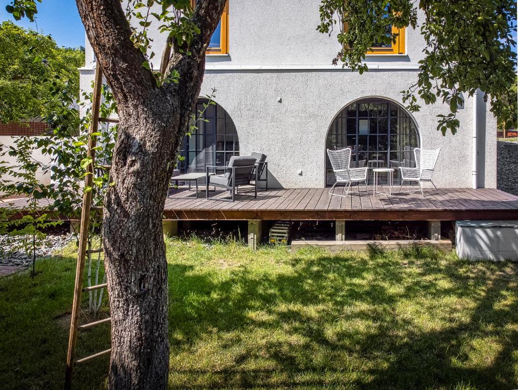Zahrada ubytování Tiny House, podkrovní apartmán a apartmán s výhledem do zahrady