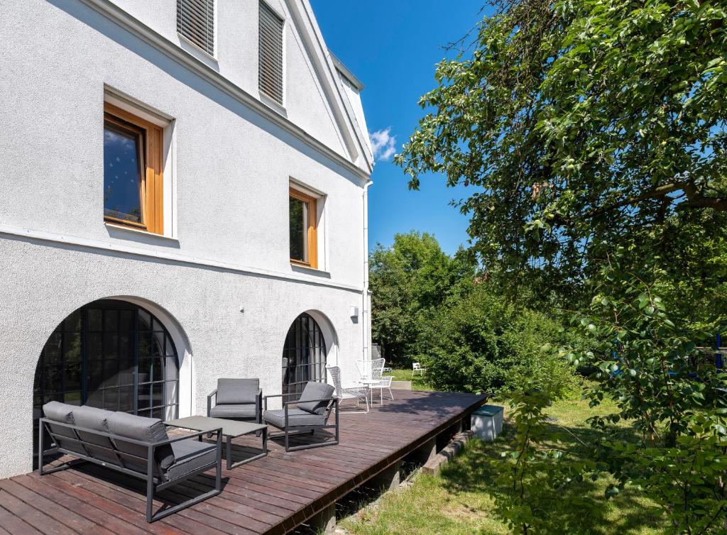 Zahrada ubytování Tiny House, podkrovní apartmán a apartmán s výhledem do zahrady