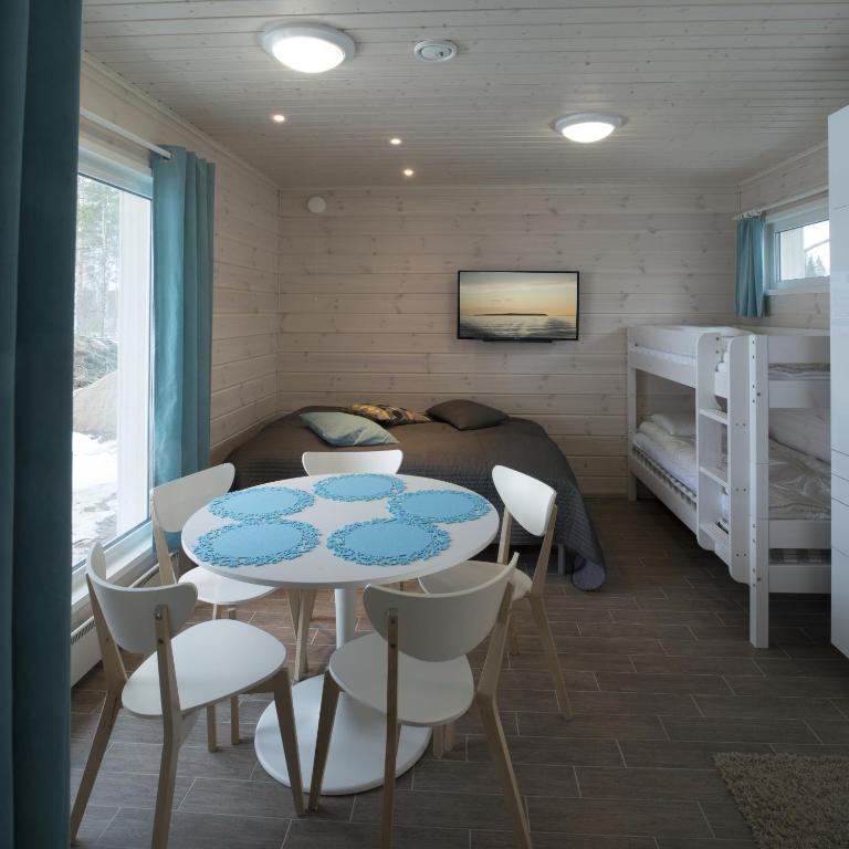 Postel nebo postele na pokoji v ubytování Kajaani Cottages