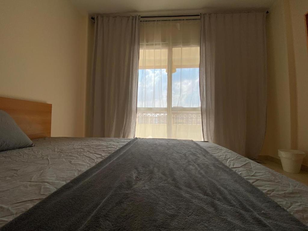Postel nebo postele na pokoji v ubytování Madinaty Hotel