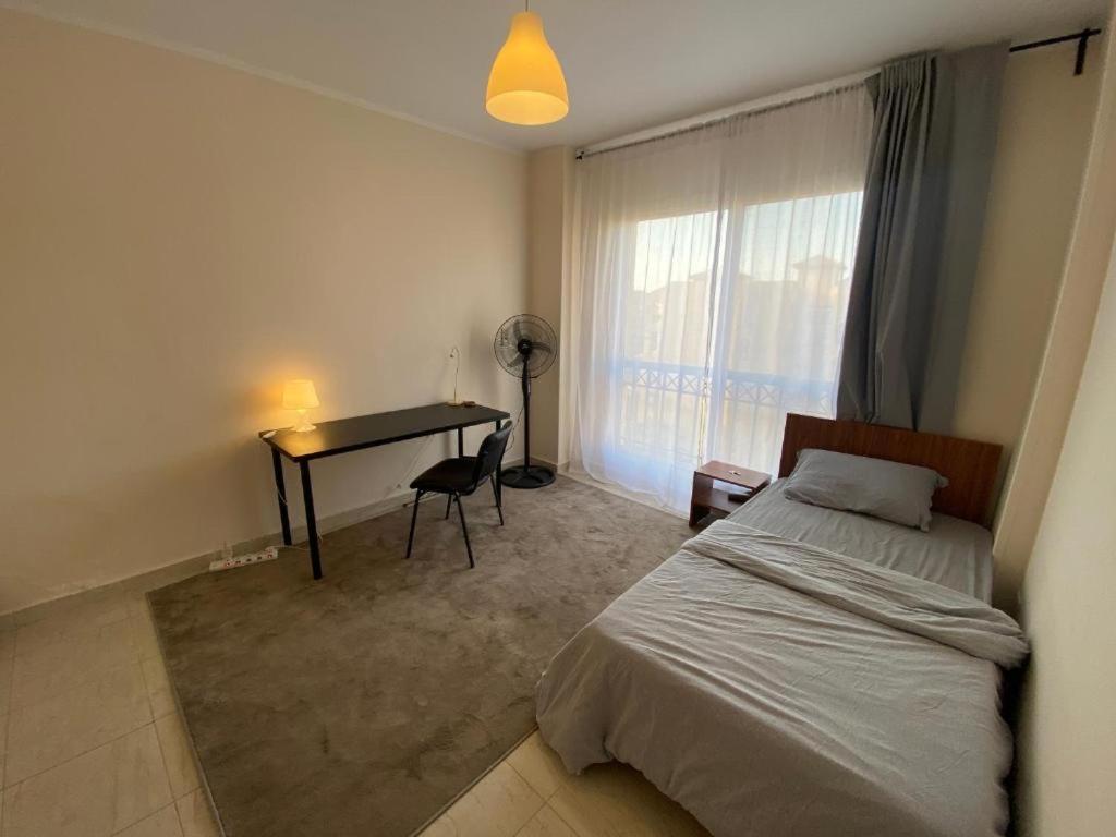 Postel nebo postele na pokoji v ubytování Madinaty Hotel