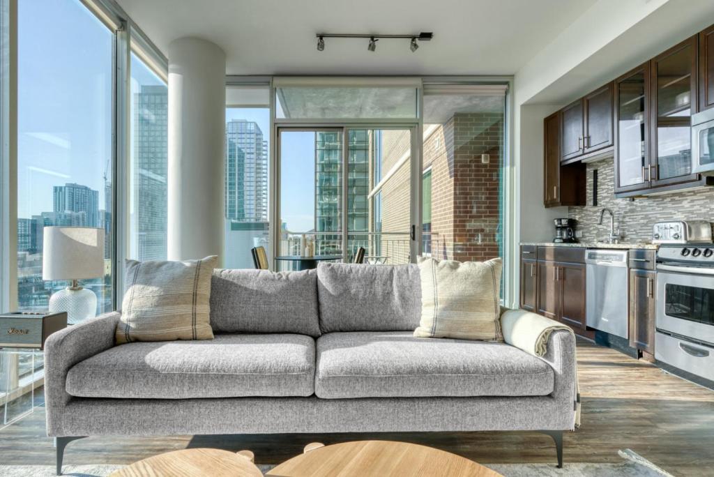 Köök või kööginurk majutusasutuses Downtown 1br w gym deck wd nr 6th St bars ATX-20