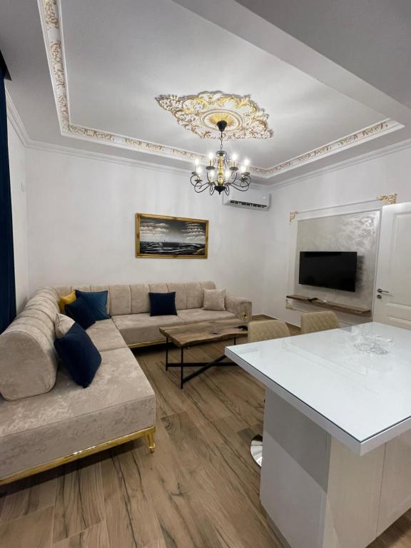 Leonard's Apartment - Image 5