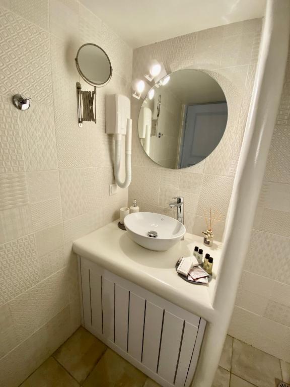 Zdjęcie z galerii obiektu Heliades Apartments w Imerovíglion