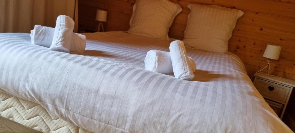 Posteľ alebo postele v izbe v ubytovaní Chalet Léobina, quartier calme, vue panoramique!