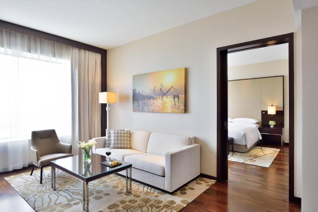 Posezení v ubytování Kochi Marriott Hotel