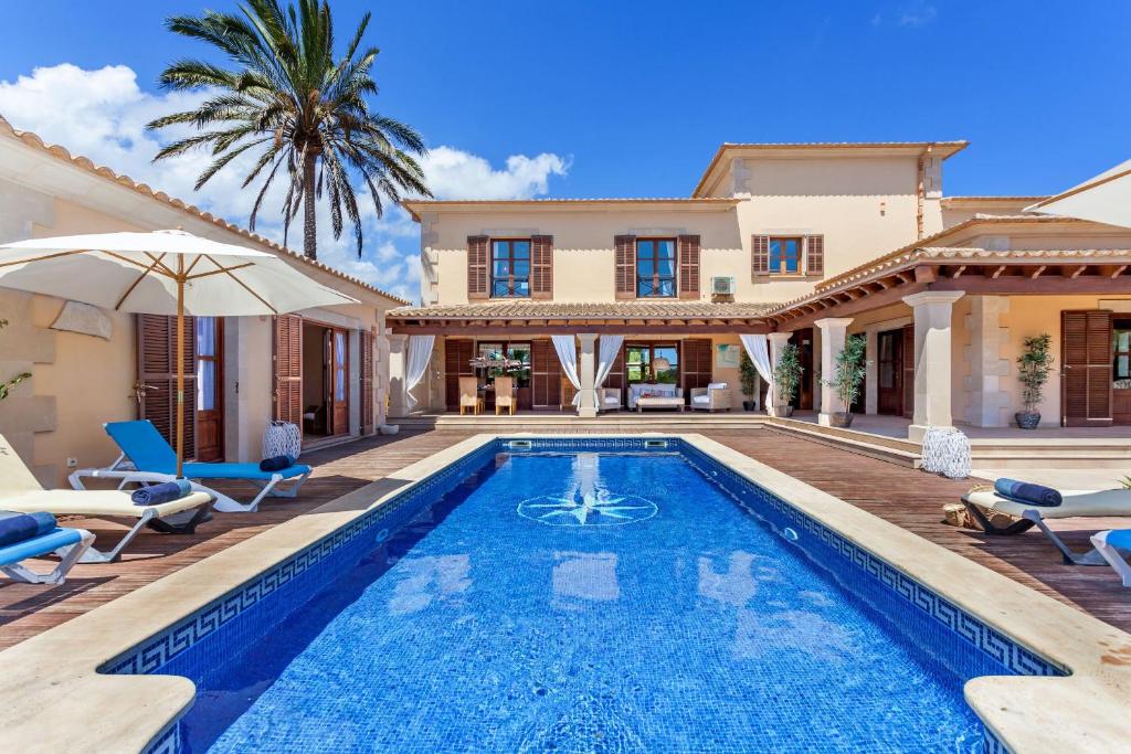 Villa con piscina y casa en Can Molino, en Cala Santanyi