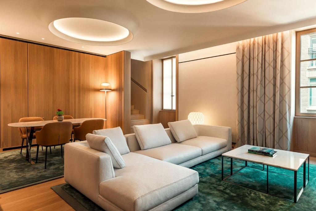 Posezení v ubytování Bvlgari Hotel Roma