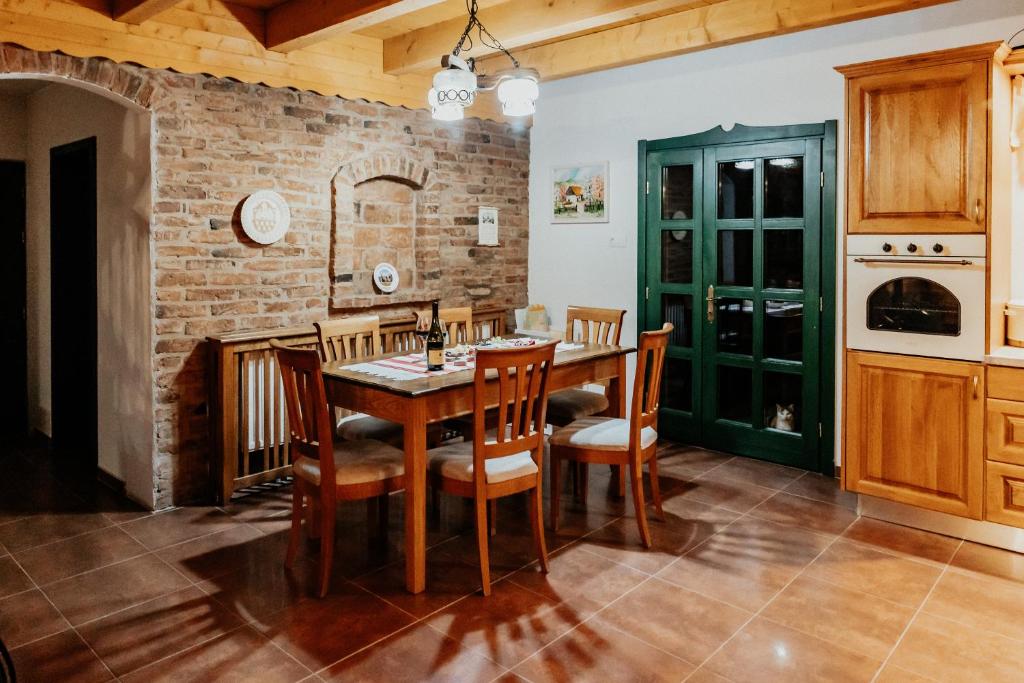 Demeter Guesthouses
