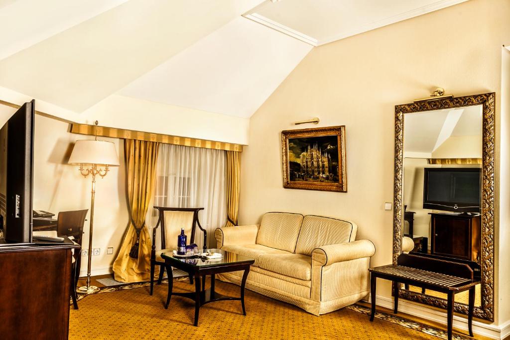 
Executive Junior Suite with View to Frauenkirche
