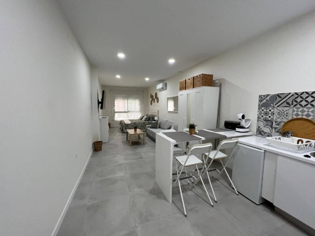 Centro Estudio Trinidad Málaga 3 - 13