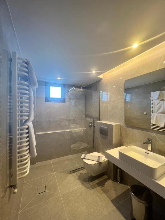 Koupelna v ubytování Kymata Hotel