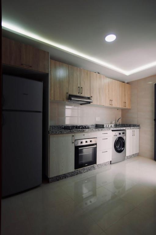 Kuchyň nebo kuchyňský kout v ubytování Appartement AL-RIMAL POUR LES FAMILLES