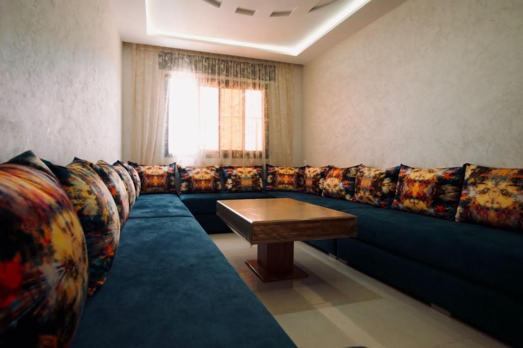 Posezení v ubytování Appartement AL-RIMAL POUR LES FAMILLES