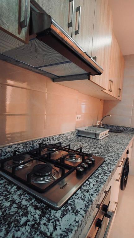 Kuchyň nebo kuchyňský kout v ubytování Appartement AL-RIMAL POUR LES FAMILLES