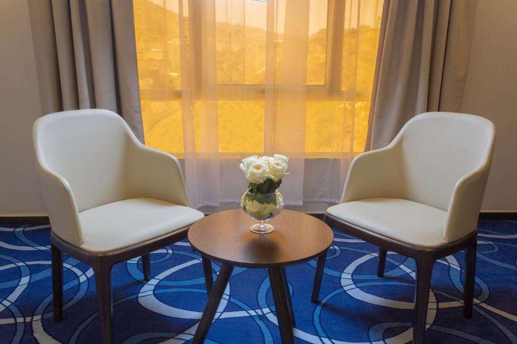 Cloud City Hotel - Superior King Room