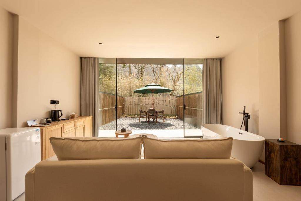 ANNICA Villa - Double Room With Garden View