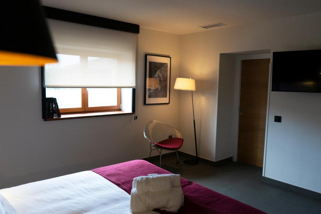 Кровать или кровати в номере Hotel El Rosal de Cudillero