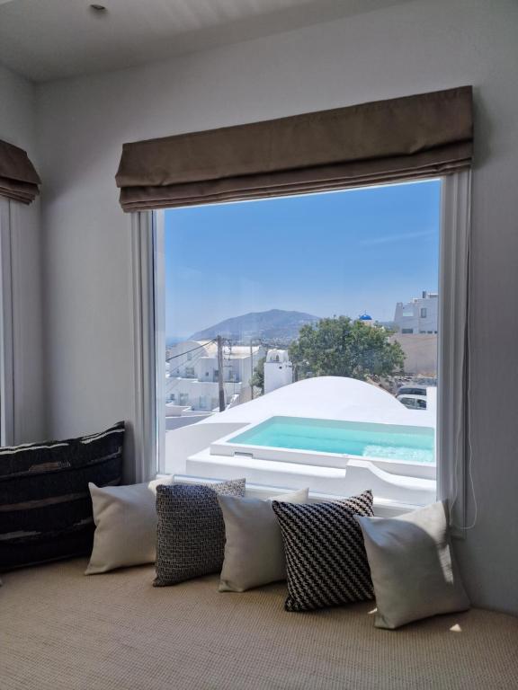 Bazén v ubytování Amerisa Suites & Villa nebo v jeho okolí