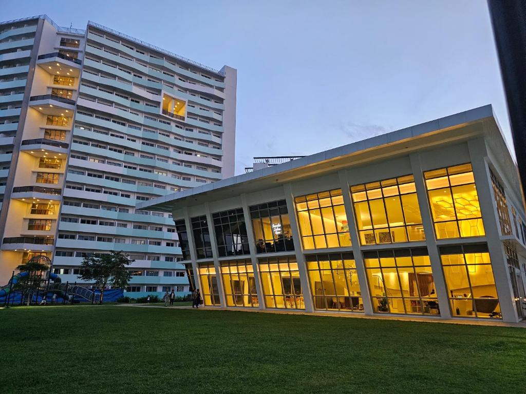 JKrib Studio at The Residences Commonwealth