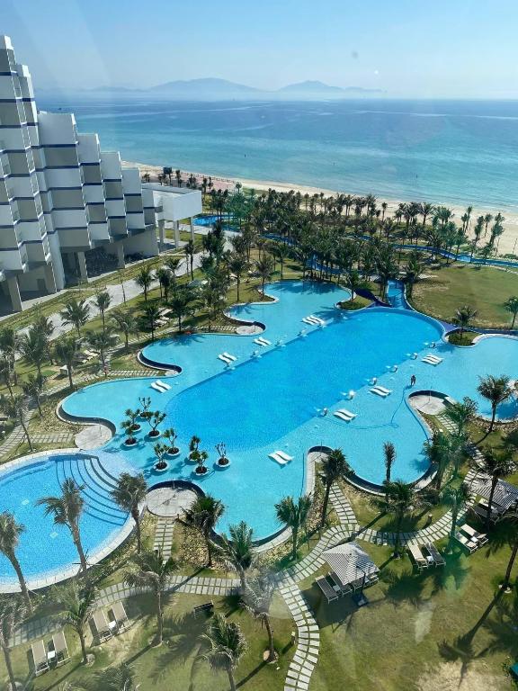 Bazén v ubytování The Cam Ranh Resort all Luxury Service nebo v jeho okolí