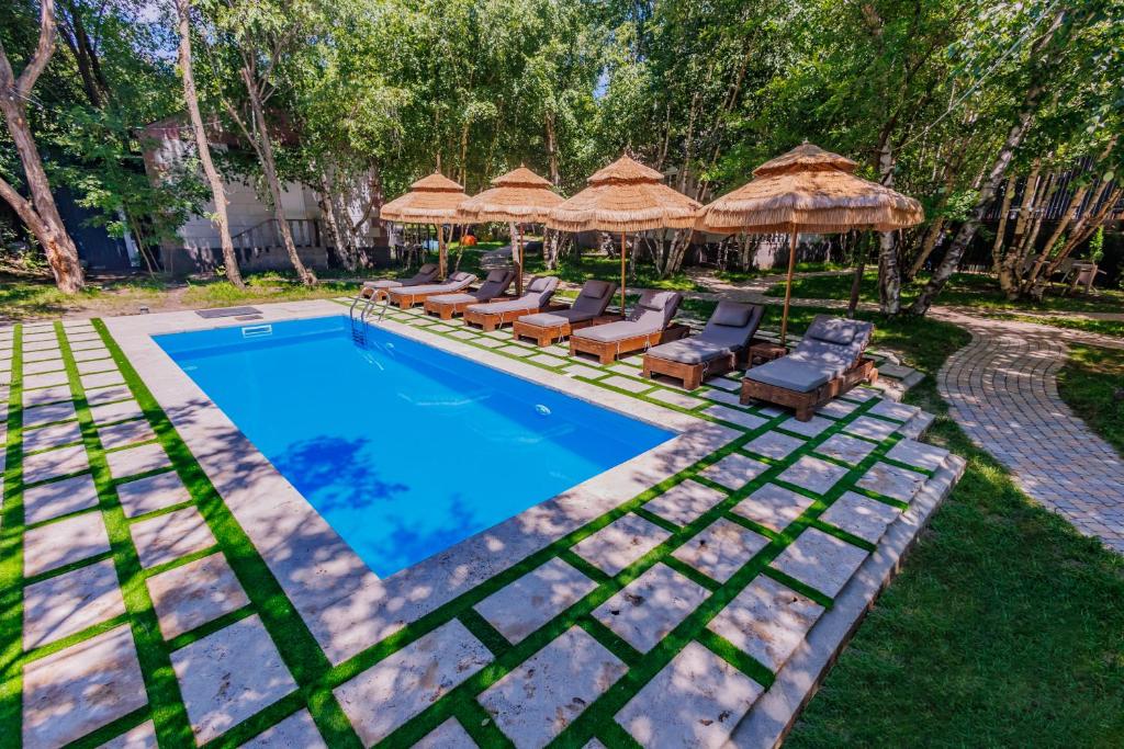 Bazén v ubytování Garden Inn Resort Sevan nebo v jeho okolí