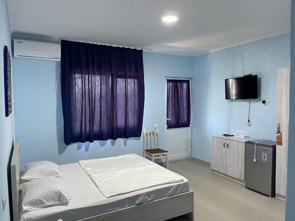 Postel nebo postele na pokoji v ubytování Kolkheti Inn