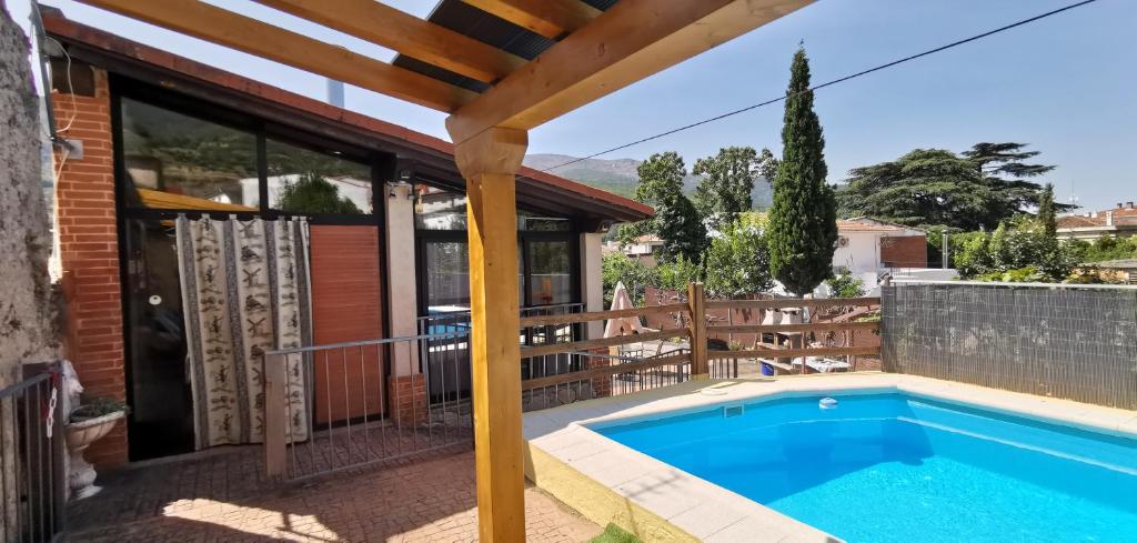 a patio with a swimming pool and a house at Casa Rural Casona de Jerte in Jerte