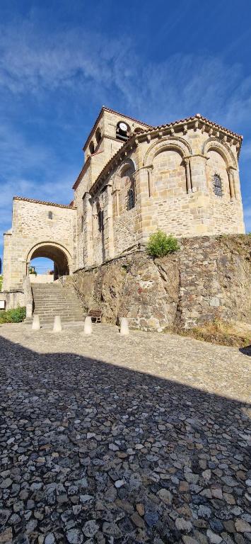 a large stone building with an arch on it at La maison du vigneron in Auzon