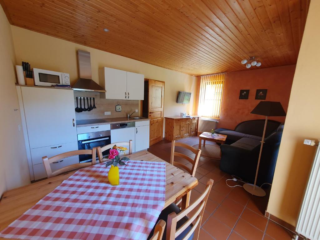 Kuchyň nebo kuchyňský kout v ubytování Feriendorf Fuchsberg