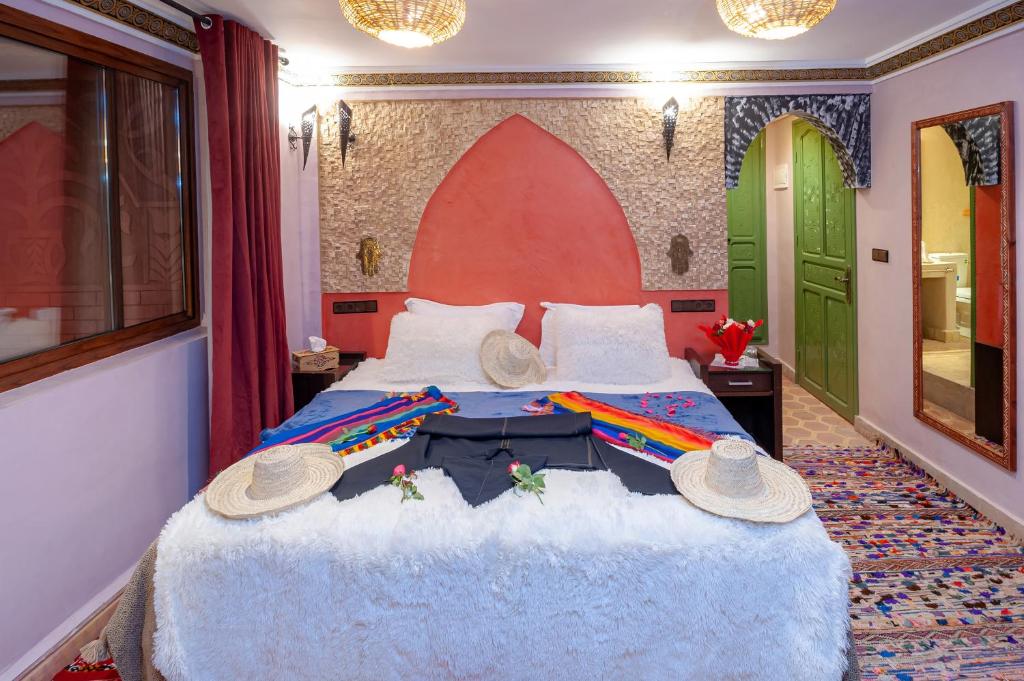 Uma cama ou camas num quarto em Smile House Imlil