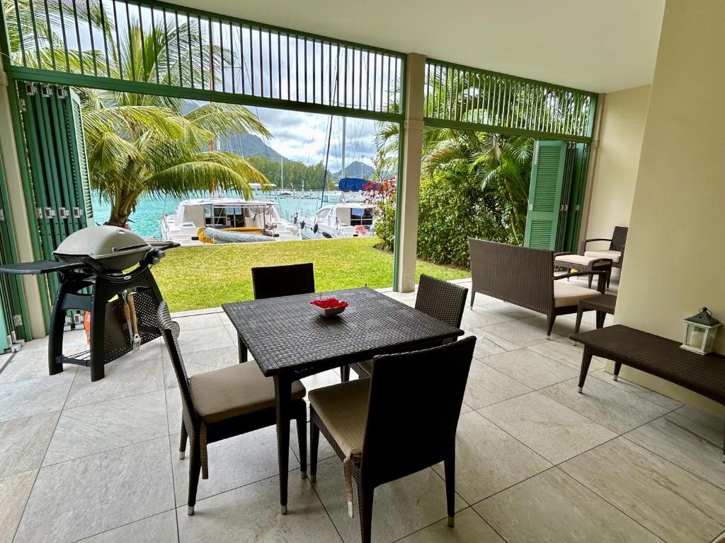 Bazén v ubytování Eden Island (GIE Apartment) nebo v jeho okolí