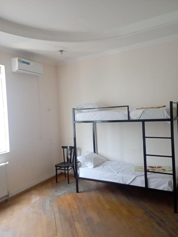 Postel nebo postele na pokoji v ubytování Art House Hostel Aleksandr