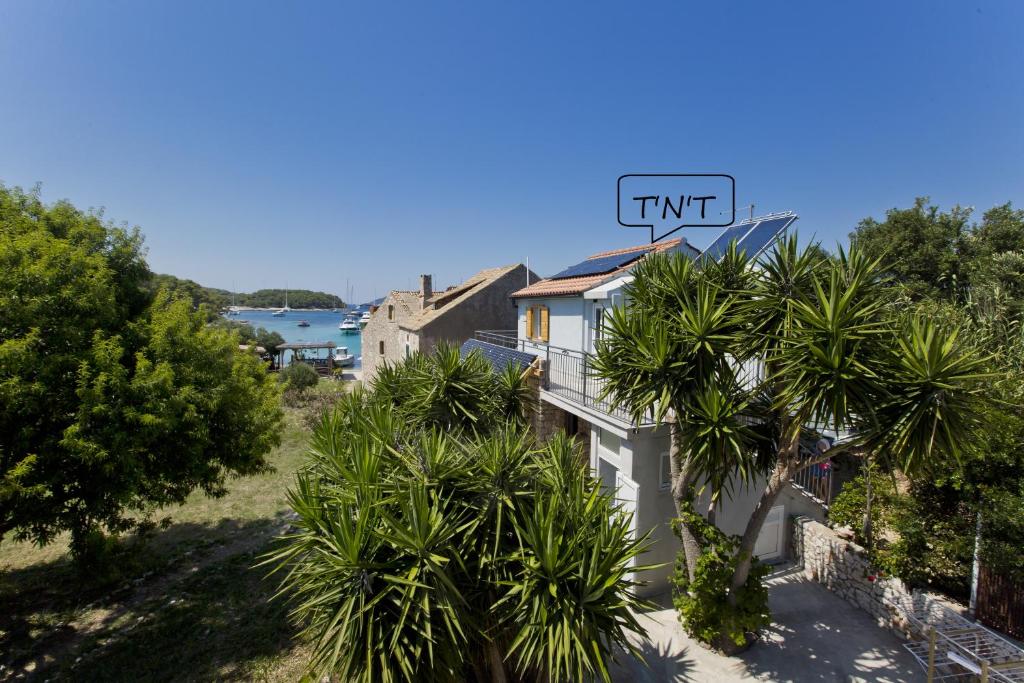 a view of a building with a sign that reads fun at Robinson house T'n'T in Hvar