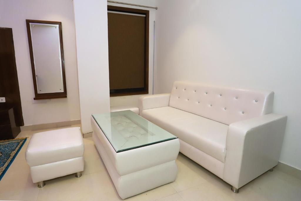 Posezení v ubytování VRINDAVAN GUEST HOUSE