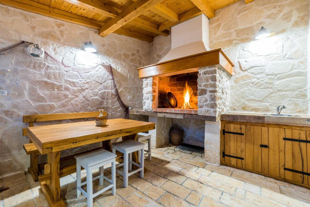 Fotografie z fotogalerie ubytování Stone House Luna v destinaci Poljana