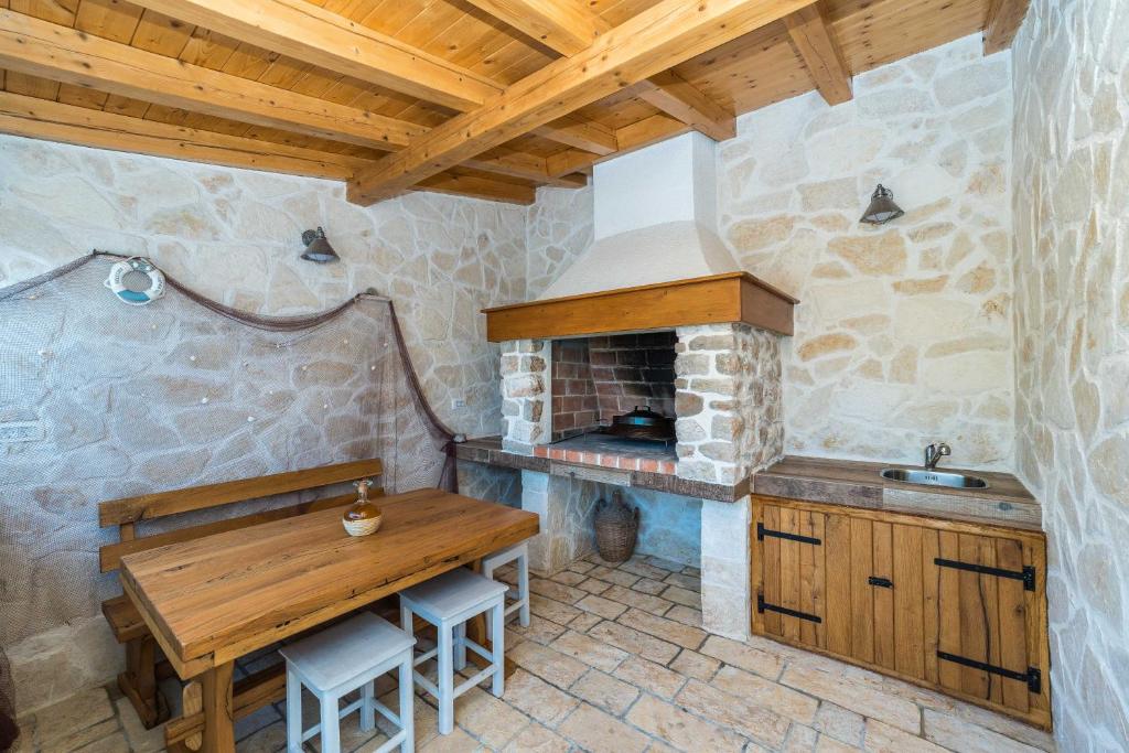 Fotografie z fotogalerie ubytování Stone House Luna v destinaci Poljana