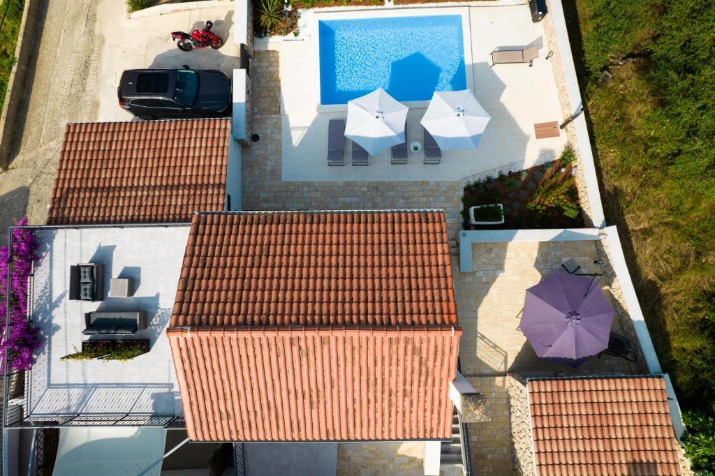 Bazén v ubytování Stone House Luna nebo v jeho okolí