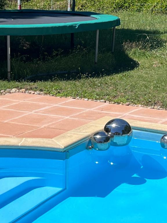 Bazén v ubytování gîte de Fontjalabert en campagne tout confort nebo v jeho okolí