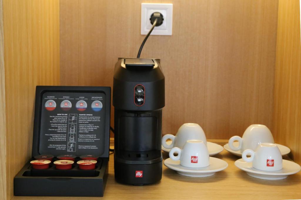 Příslušenství pro přípravu čaje a kávy v ubytování The Oak Hotel