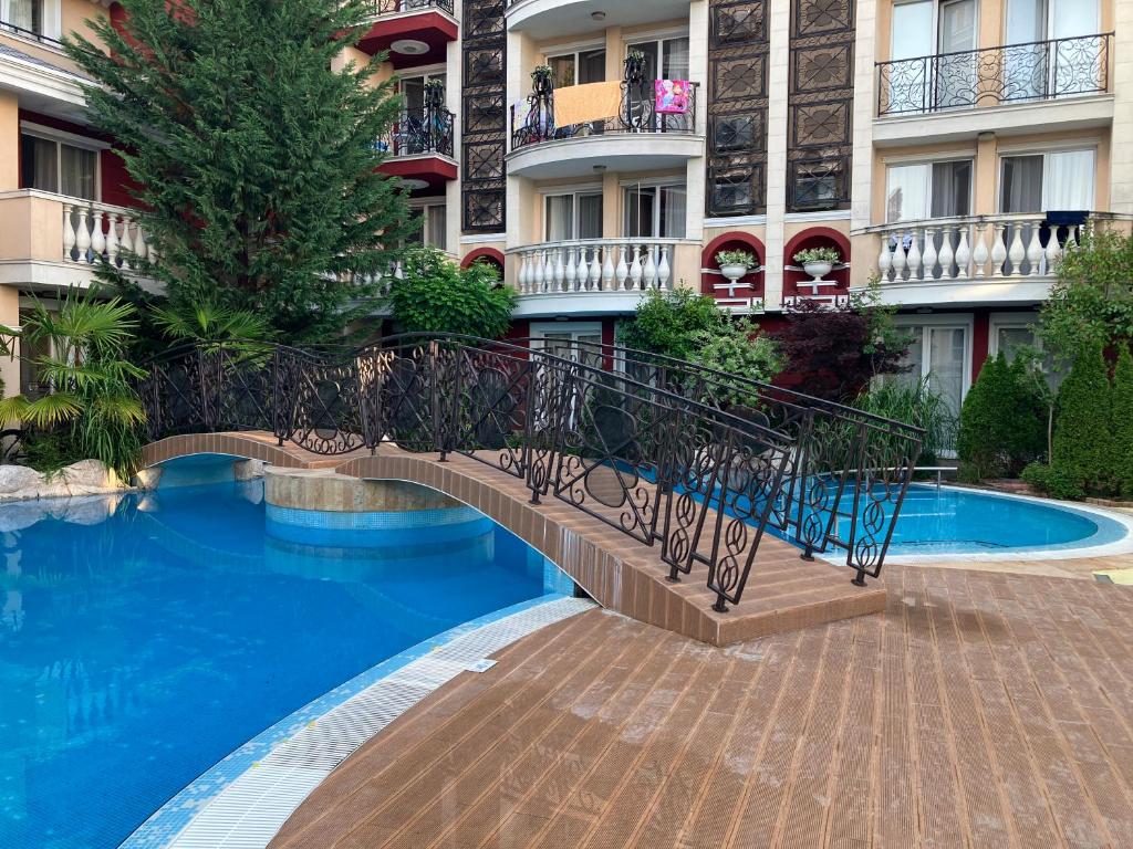Bazén v ubytování MESSEMBRIA RESORT nebo v jeho okolí