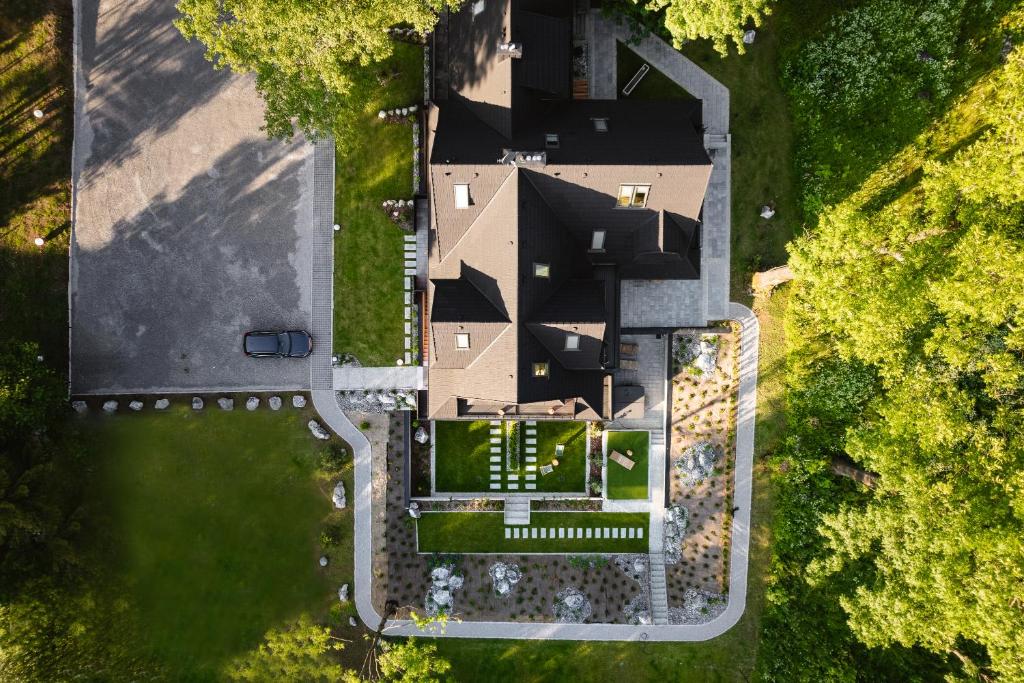 Pohľad z vtáčej perspektívy na ubytovanie Villa T Apartments & SPA