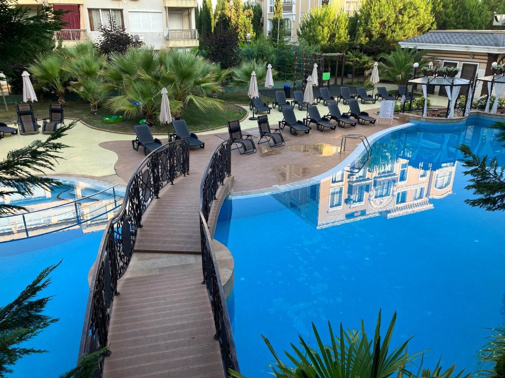 Bazén v ubytování MESSEMBRIA RESORT nebo v jeho okolí