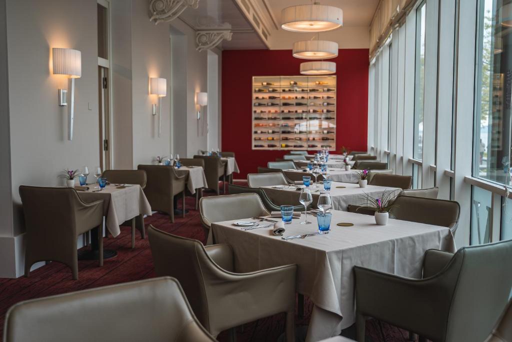 Ein Sitzbereich in der Unterkunft Beau Rivage Hotel