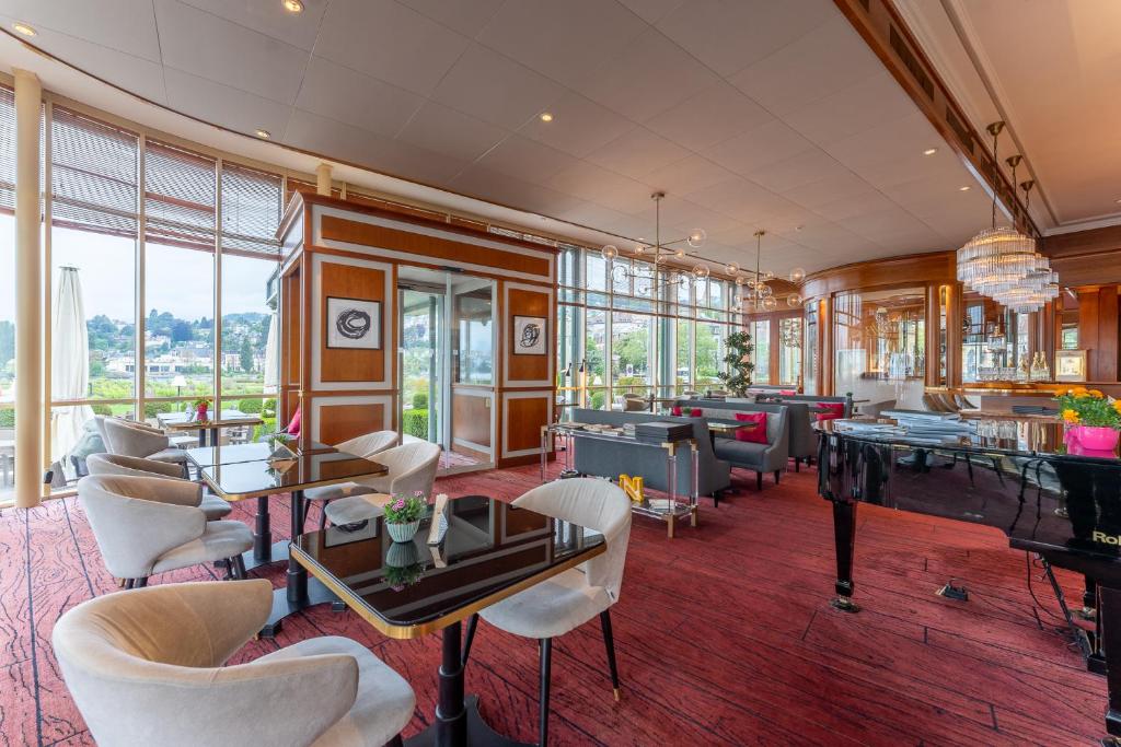 Ein Sitzbereich in der Unterkunft Beau Rivage Hotel